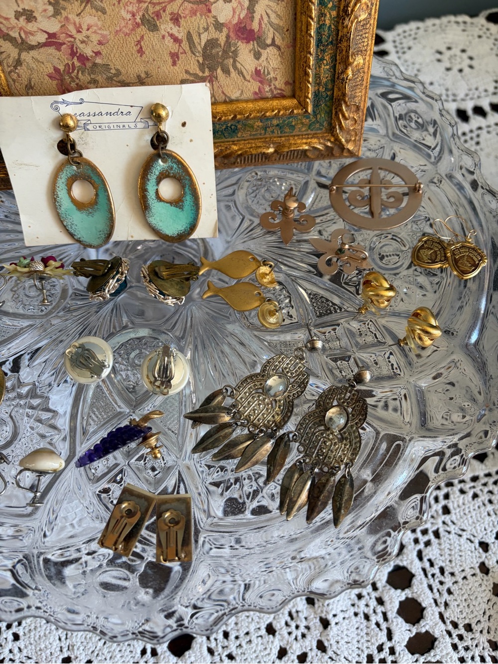 SOLD Assorted Vintage Jewelry Earrings and Pins Lot Turquoise, Gold, Silver - Picture 6 of 7